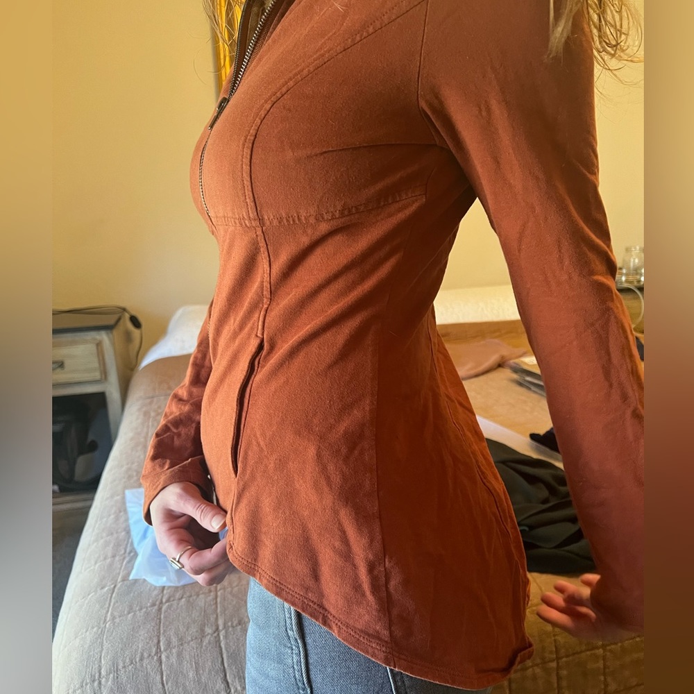 Cute zip up jacket.